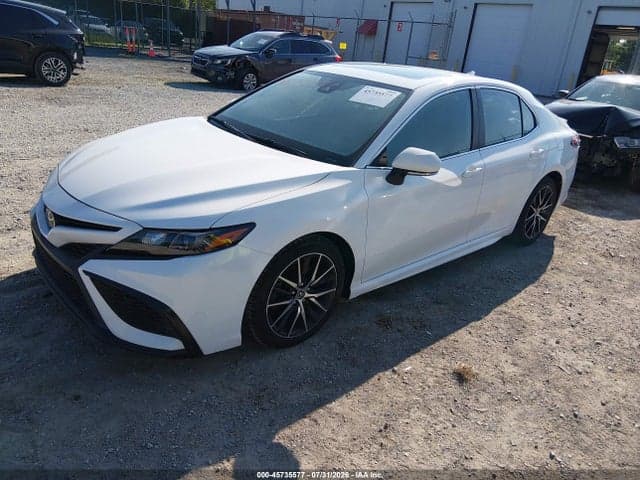 2021 TOYOTA CAMRY SE AWD 2