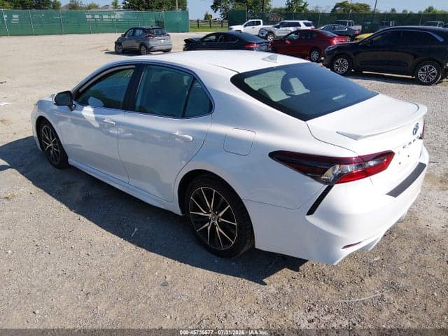 2021 TOYOTA CAMRY SE AWD 3