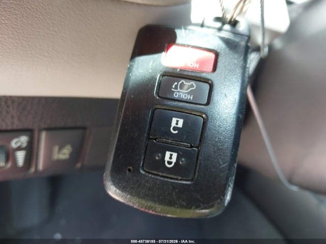 2017 TOYOTA RAV4 XLE 11