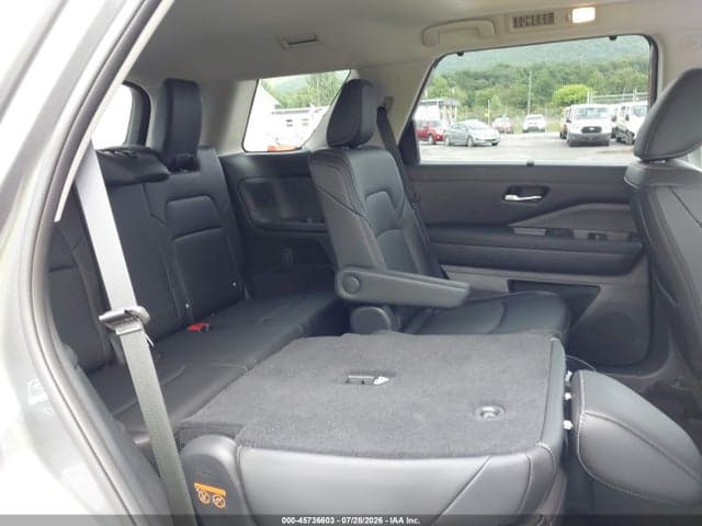2026 NISSAN PATHFINDER SL 8