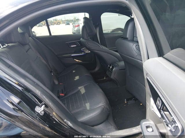 2025 MERCEDES-BENZ C 300 8