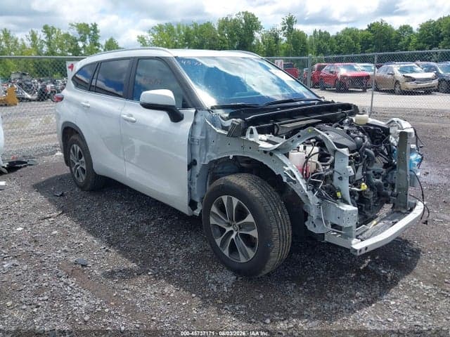 2023 TOYOTA HIGHLANDER XLE 1