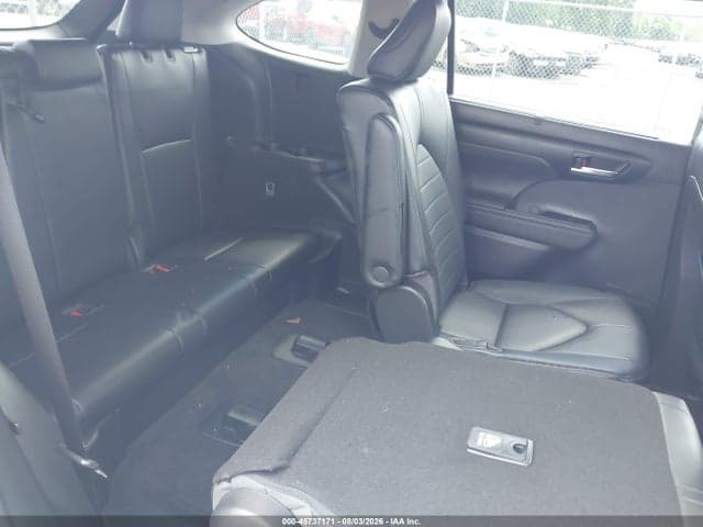 2023 TOYOTA HIGHLANDER XLE 8