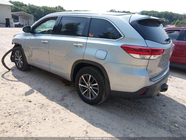 2018 TOYOTA HIGHLANDER XLE 3