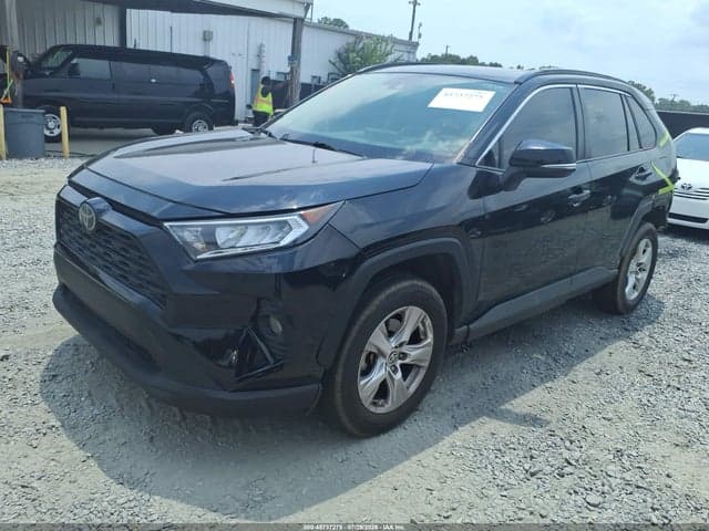 2020 TOYOTA RAV4 XLE 2