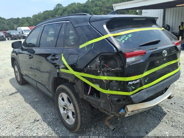 2020 TOYOTA RAV4 XLE 3