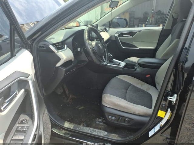 2020 TOYOTA RAV4 XLE 5
