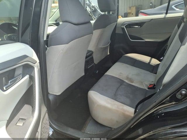 2020 TOYOTA RAV4 XLE 8