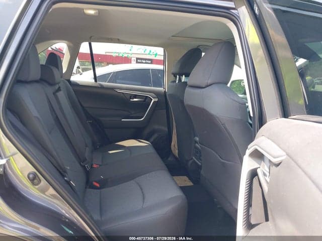 2025 TOYOTA RAV4 XLE 8