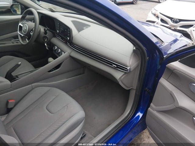 2022 HYUNDAI ELANTRA SE 5