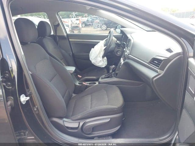 2019 HYUNDAI ELANTRA SE 5