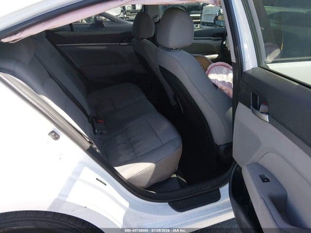 2017 HYUNDAI ELANTRA SE 8