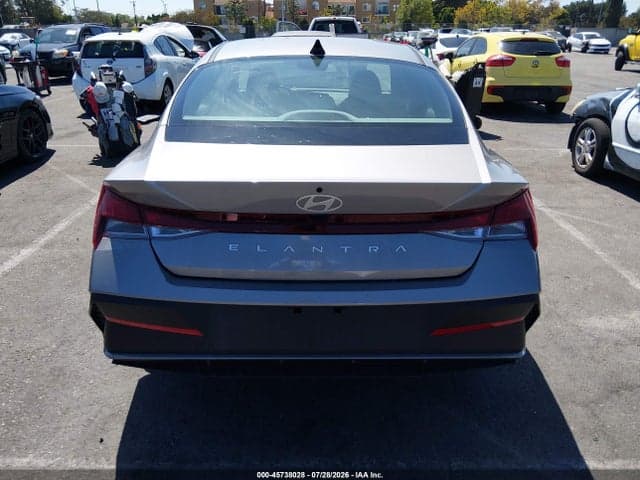 2025 HYUNDAI ELANTRA SE 17