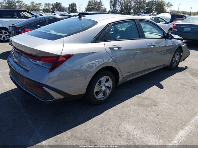 2025 HYUNDAI ELANTRA SE 4