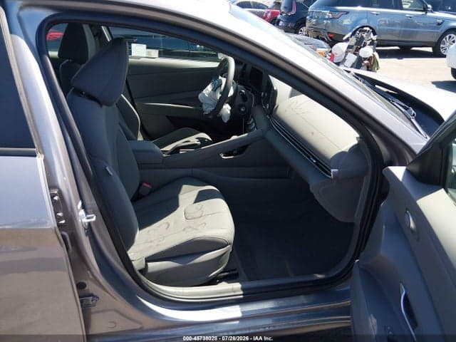 2025 HYUNDAI ELANTRA SE 5