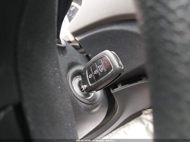 2017 HYUNDAI SANTA FE SE 11