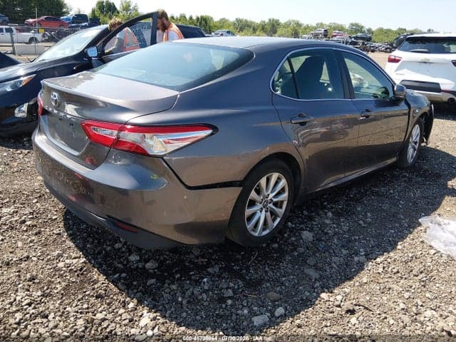 2018 TOYOTA CAMRY LE 4