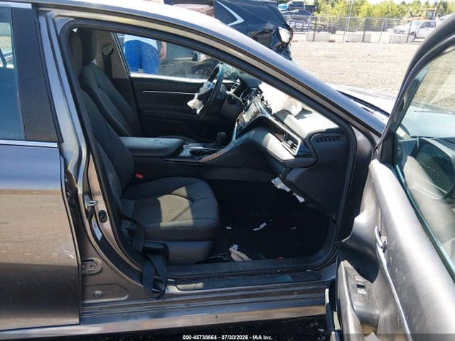 2018 TOYOTA CAMRY LE 5