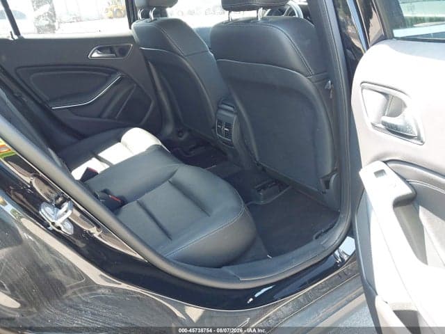 2019 MERCEDES-BENZ GLA 250 4MATIC 8