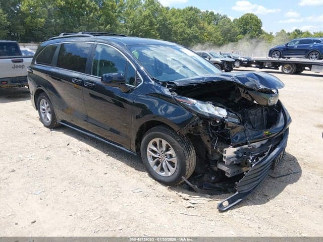 2022 TOYOTA SIENNA LE 1