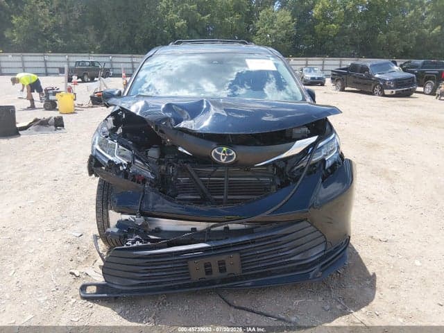 2022 TOYOTA SIENNA LE 12