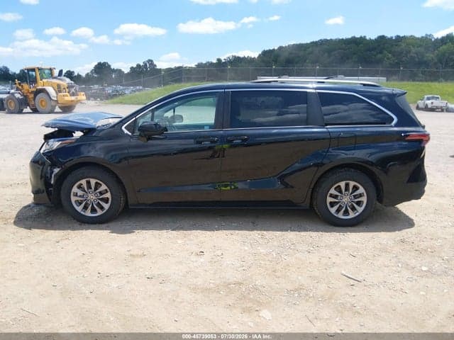 2022 TOYOTA SIENNA LE 14