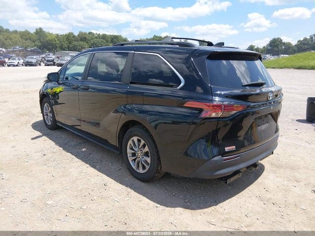 2022 TOYOTA SIENNA LE 3
