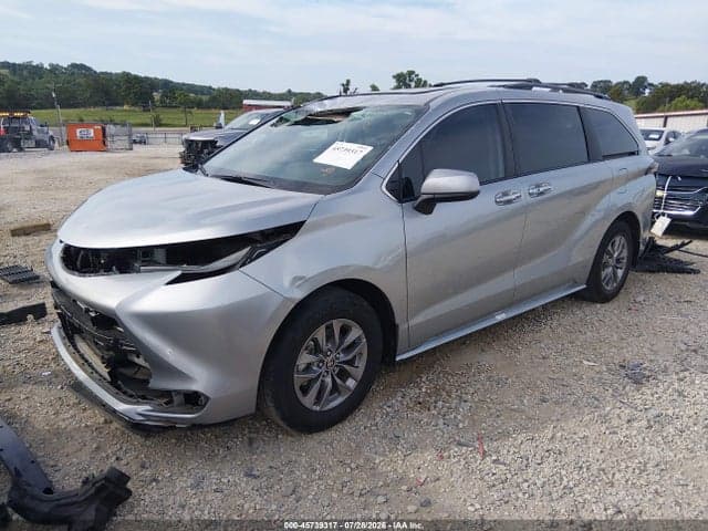 2024 TOYOTA SIENNA XLE 2