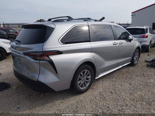 2024 TOYOTA SIENNA XLE 4