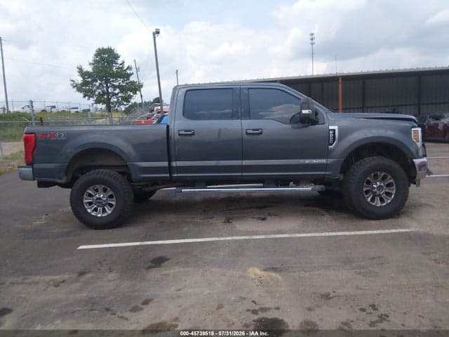 2019 FORD F-250 LARIAT 13