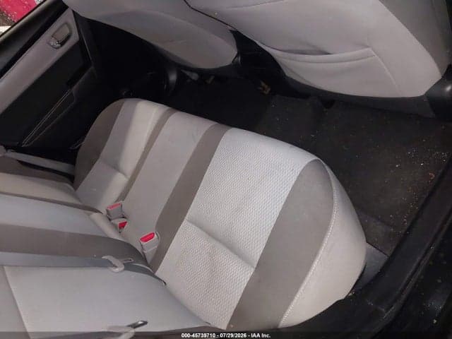 2017 TOYOTA COROLLA LE 8