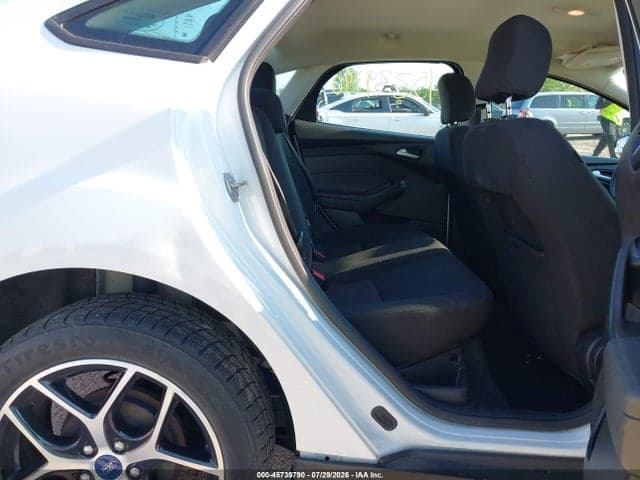 2017 FORD FOCUS SE 8