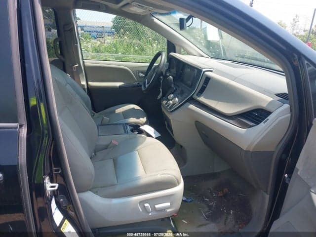 2017 TOYOTA SIENNA XLE 7 PASSENGER 5