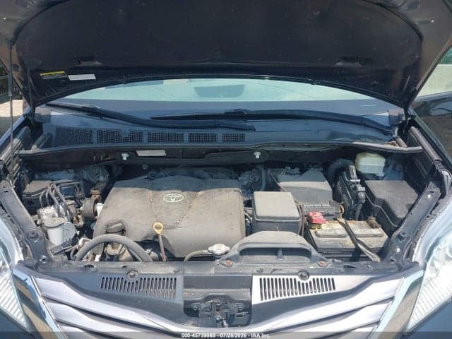 2017 TOYOTA SIENNA XLE 7 PASSENGER 10