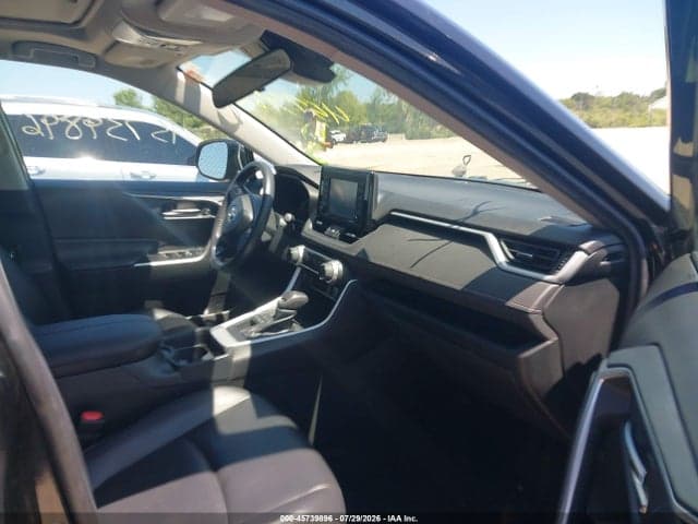 2020 TOYOTA RAV4 XLE PREMIUM 5
