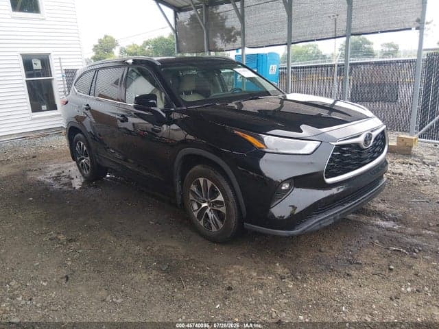 2022 TOYOTA HIGHLANDER XLE - 1