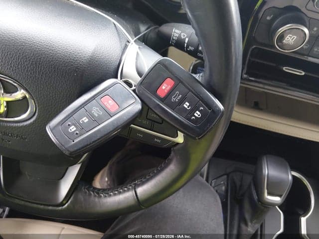 2022 TOYOTA HIGHLANDER XLE 11