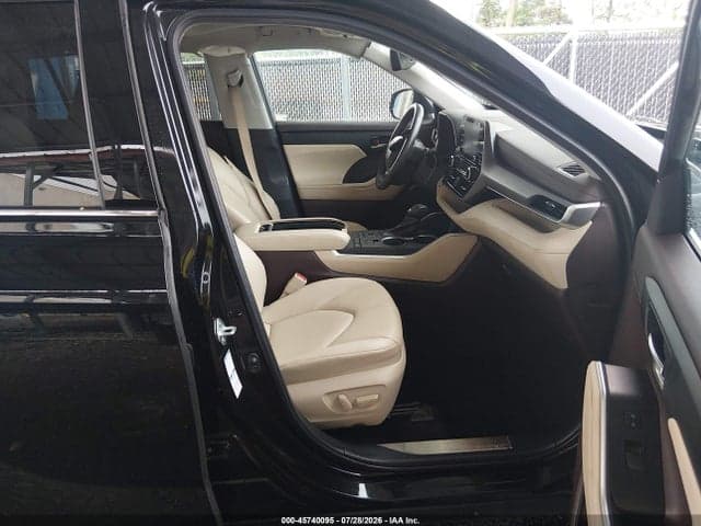 2022 TOYOTA HIGHLANDER XLE 5