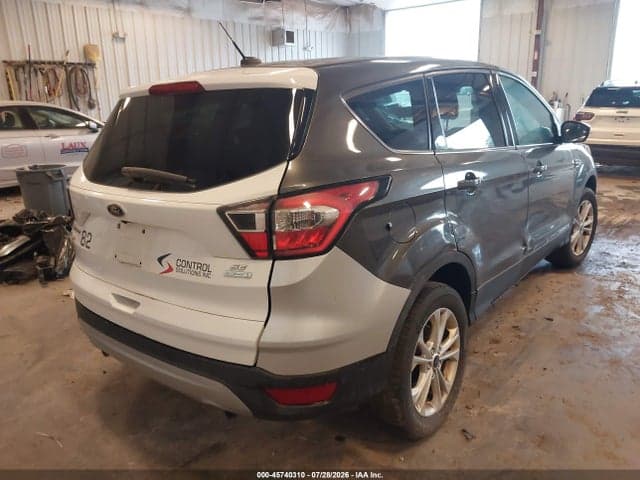 2017 FORD ESCAPE SE 4