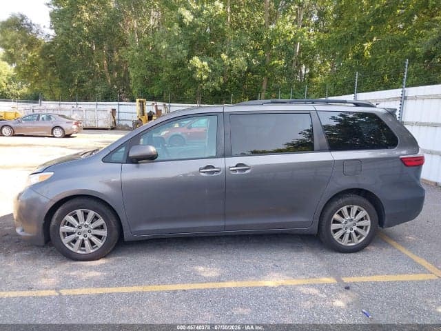2017 TOYOTA SIENNA XLE 7 PASSENGER 14
