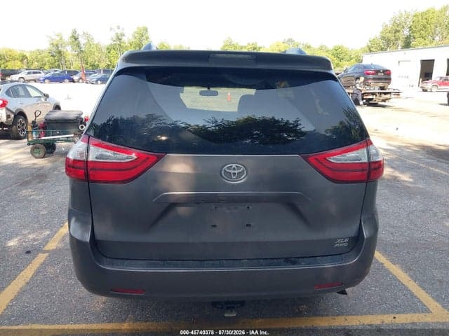 2017 TOYOTA SIENNA XLE 7 PASSENGER 16