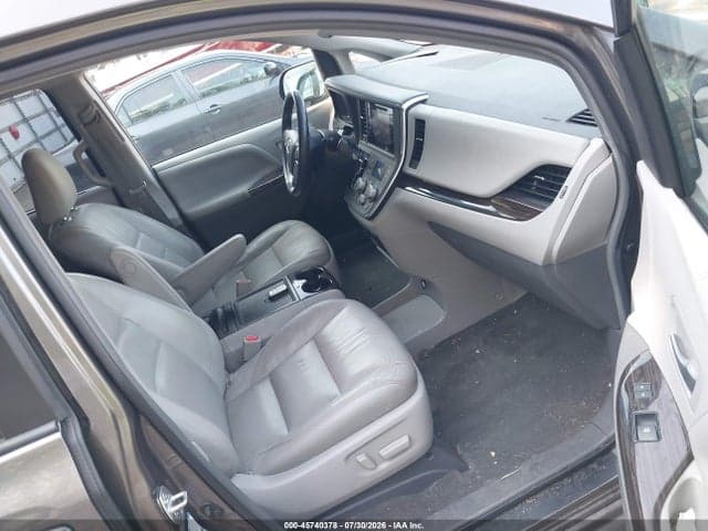 2017 TOYOTA SIENNA XLE 7 PASSENGER 5