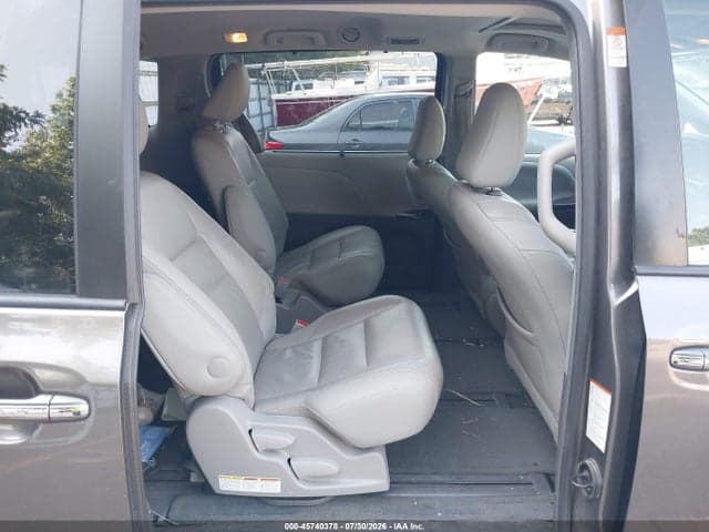 2017 TOYOTA SIENNA XLE 7 PASSENGER 8