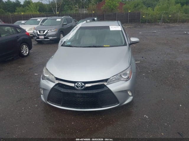 2017 TOYOTA CAMRY SE 11