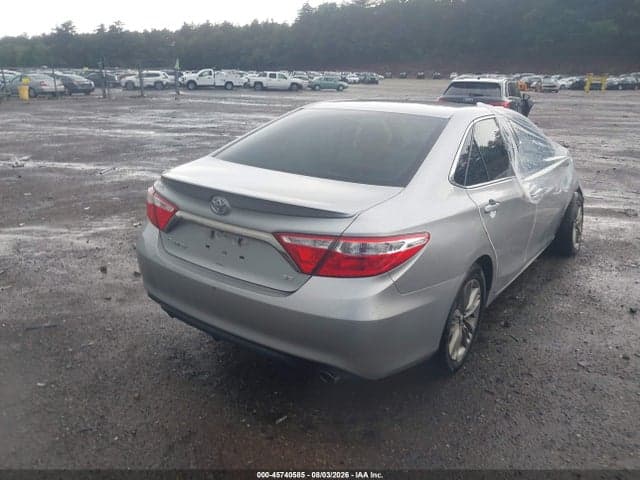 2017 TOYOTA CAMRY SE 4