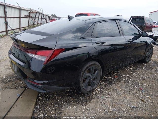 2022 HYUNDAI ELANTRA SEL 4