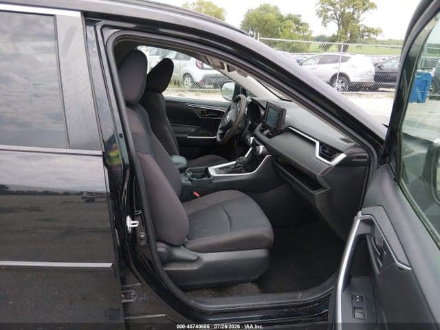 2020 TOYOTA RAV4 LE 5