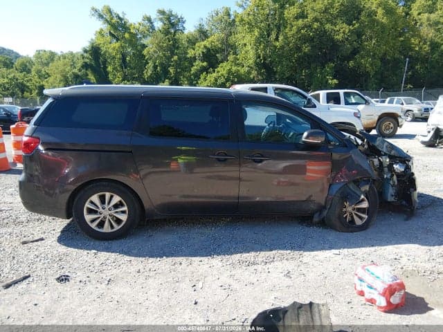 2017 KIA SEDONA LX 13