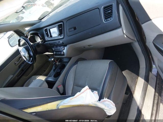 2017 KIA SEDONA LX 5