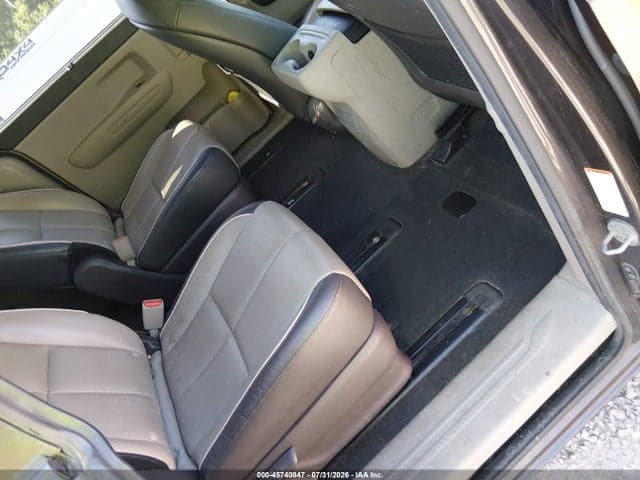2017 KIA SEDONA LX 8